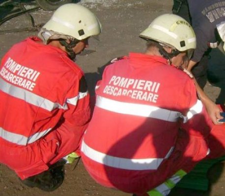 A intrat cu maşina într-un cap de pod, la Sibioara!